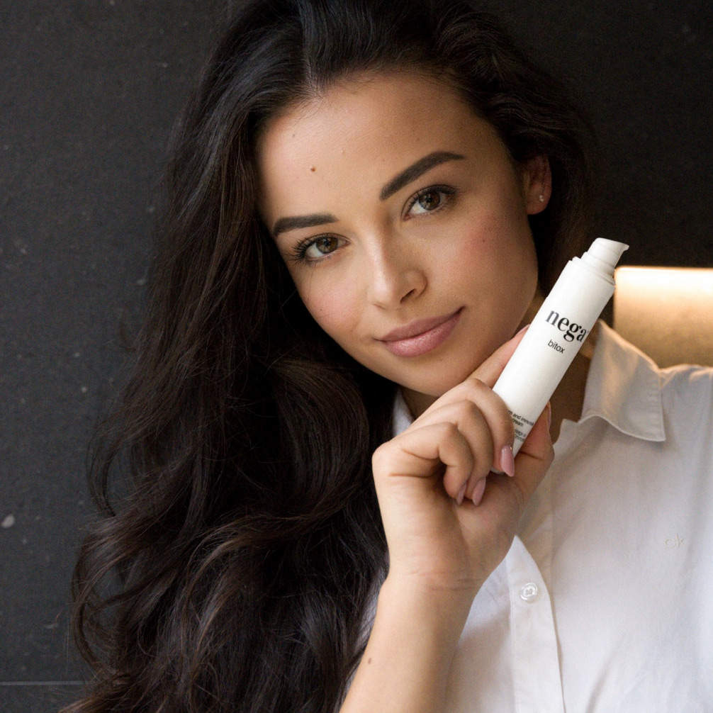 <font color="#e5c255">Bee Venom</font> &amp; Immortelle Cream